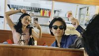 Sheryl Sheinafia Makan Burger Bareng Bisma Karisma dan Jajan Pentol