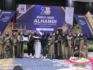 Alhamdi Travel Haji & Umrah Raih Penghargaan Top One Sales dari Garuda Indonesia Alhamdi Travel Haji & Umrah Raih Penghargaan Top One Sales dari Garuda Indonesia
