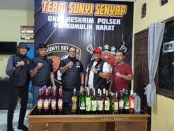 Polisi Razia Warung Kelontong di Prabumulih, Puluhan Botol Miras Disita