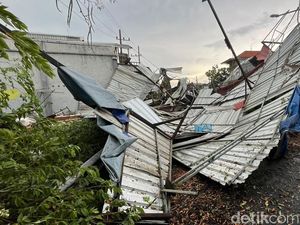 Dampak Angin Kencang di Kota Mojokerto Dampak Angin Kencang di Kota Mojokerto