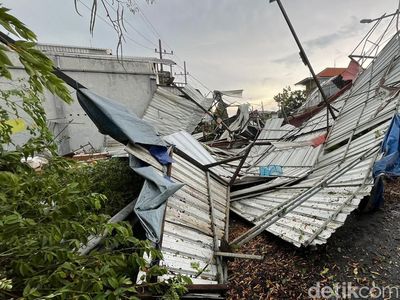 Dampak Angin Kencang di Kota Mojokerto
