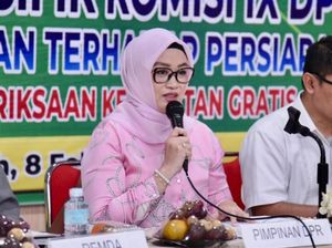 Legislator Gerindra Terjunkan Kader Sapa Warga hingga Bagi Minyak Goreng Legislator Gerindra Terjunkan Kader Sapa Warga hingga Bagi Minyak Goreng