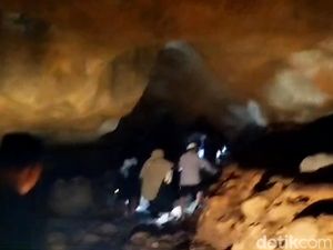 Viral Gua di Tasikmalaya Dipadati Peziarah, Konon Bisa Tembus Langsung ke Mekkah Viral Gua di Tasikmalaya Dipadati Peziarah, Konon Bisa Tembus Langsung ke Mekkah