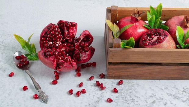 Ilustrasi buah delima/Foto: Freepik.com/azerbaijan_stockers