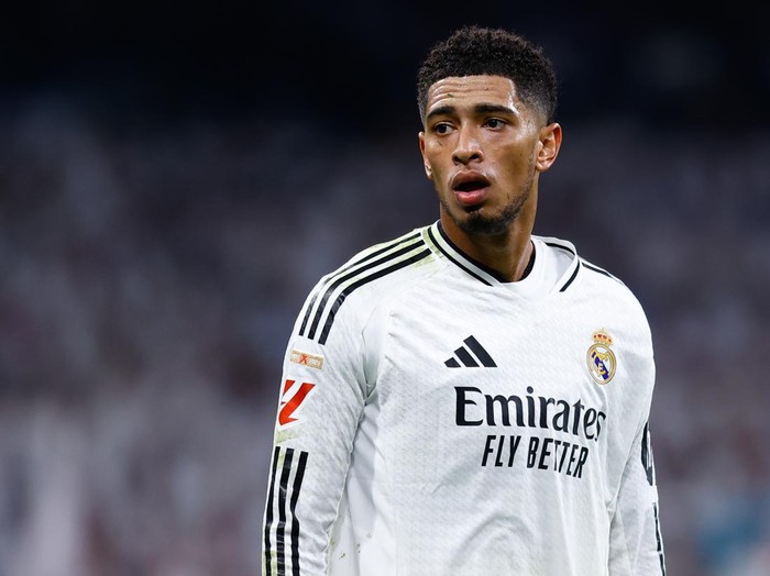 MADRID, SPAIN - FEBRUARY 08: Jude Bellingham of Real Madrid looks on during the Spanish League, LaLiga EA Sports, football match played between Real Madrid and Atletico de Madrid at Santiago Bernabeu stadium on February 8, 2025, in Madrid, Spain. (Photo By Dennis Agyeman/Europa Press via Getty Images)