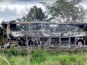 Video: Kecelakaan Horor Bus Vs Truk di Meksiko, 41 Orang Tewas Video: Kecelakaan Horor Bus Vs Truk di Meksiko, 41 Orang Tewas