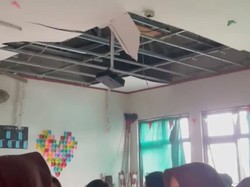 Plafon Ruang Kelas MAN 3 Klaten Ambrol Timpa 3 Siswi
