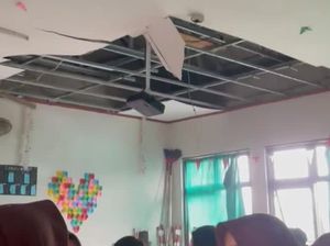 Plafon Ruang Kelas MAN 3 Klaten Ambrol Timpa 3 Siswi Plafon Ruang Kelas MAN 3 Klaten Ambrol Timpa 3 Siswi