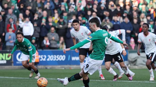 Soccer Football - FA Cup - Fourth Round - Plymouth Argyle v Liverpool - Home Park, Plymouth, Britain - February 9, 2025 Plymouth Argyle's Ryan Hardie scores their first goal from the penalty spot REUTERS/David Klein