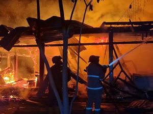 Gadis Pemalang Diduga Jadi Korban Tewas Kebakaran Kafe dan Homestay Lamongan Gadis Pemalang Diduga Jadi Korban Tewas Kebakaran Kafe dan Homestay Lamongan