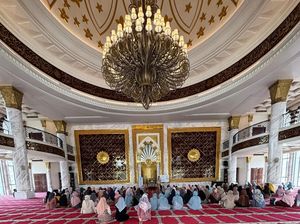 Ratusan Muslimah Ikuti Kajian Ustadz Ridho Febri di Masjid Agung TSM Bandung Ratusan Muslimah Ikuti Kajian Ustadz Ridho Febri di Masjid Agung TSM Bandung