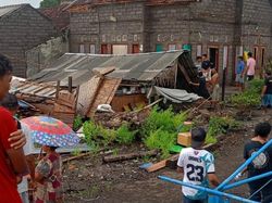 Cuaca Ekstrem: 38 Bangunan di Gilimanuk Rusak, Jalan Denpasar-Badung Macet