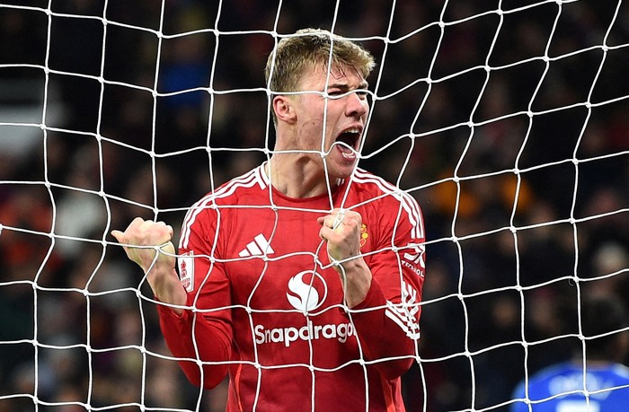 SOCCER-ENGLAND-MUN-LEI/REPORT Soccer Football - FA Cup - Fourth Round - Manchester United v Leicester City - Old Trafford, Manchester, Britain - February 7, 2025 Manchester United's Rasmus Hojlund reacts REUTERS/Peter Powell TPX IMAGES OF THE DAY