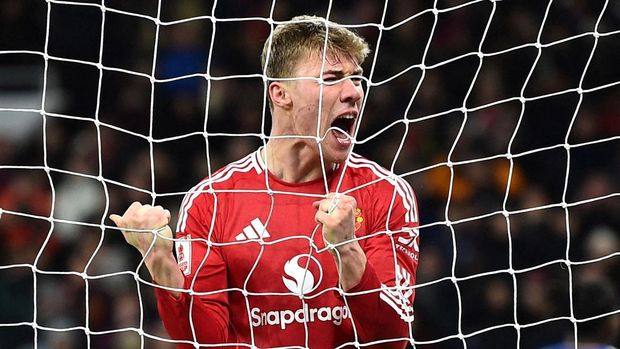 Soccer Football - FA Cup - Fourth Round - Manchester United v Leicester City - Old Trafford, Manchester, Britain - February 7, 2025 Manchester United's Rasmus Hojlund reacts REUTERS/Peter Powell TPX IMAGES OF THE DAY