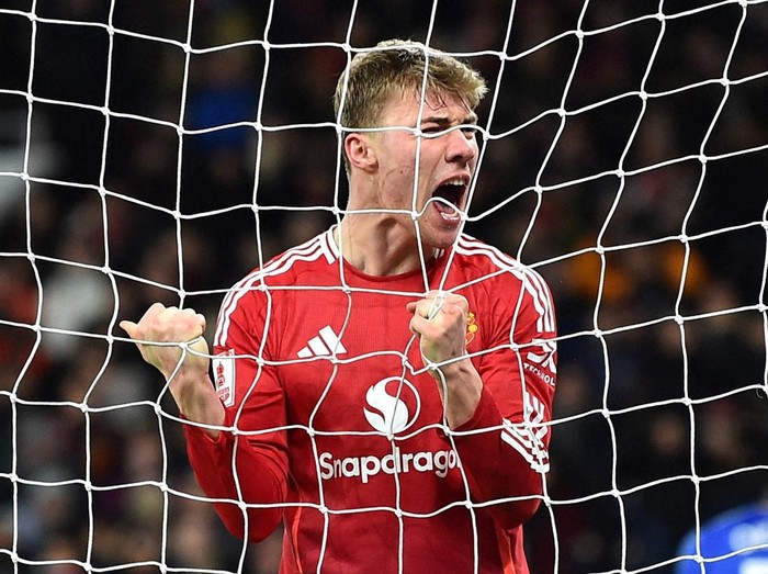 Soccer Football - FA Cup - Fourth Round - Manchester United v Leicester City - Old Trafford, Manchester, Britain - February 7, 2025 Manchester United's Rasmus Hojlund reacts REUTERS/Peter Powell     TPX IMAGES OF THE DAY