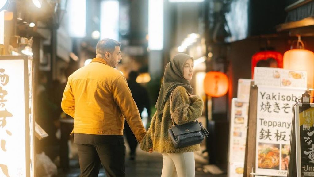 Romantisnya Yislam Aljaidi saat Kuliner Bareng Istri Romantisnya Yislam Aljaidi saat Kuliner Bareng Istri