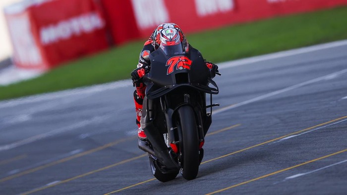 Marco Bezzecchi membawa Aprilia menang di MotoGP Inggris. (Foto: Getty Images/Eric Alonso) Marco Bezzecchi membawa Aprilia menang di MotoGP Inggris. (Foto: Getty Images/Eric Alonso)