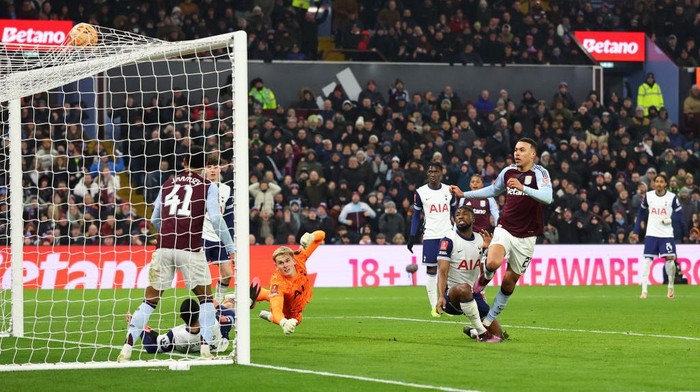 BIRMINGHAM, ENGLAND - FEBRUARY 09: Morgan Rogers of Aston Villa scores his teams second goal past Antonin Kinsky of Tottenham Hotspur during the Emirates FA Cup Fourth Round match between Aston Villa and Tottenham Hotspur at Villa Park on February 09, 2025 in Birmingham, England. (Photo by Marc Atkins - AVFC/Aston Villa FC via Getty Images)