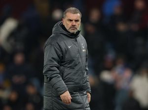 Momen Panas Postecoglou Ribut dengan Fans Usai Tottenham Keok Momen Panas Postecoglou Ribut dengan Fans Usai Tottenham Keok