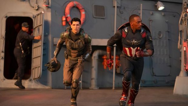 (L-R) The Falcon/Joaquin Torres (Danny Ramirez) and Captain America/Sam Wilson (Anthony Mackie) in Marvel Studios' CAPTAIN AMERICA: BRAVE NEW WORLD. Photo by Eli Adé. © 2024 MARVEL.