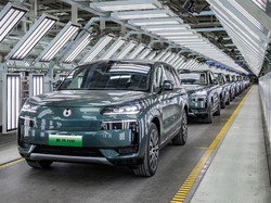 SUV Mewah BYD Denza N9 Keluar Perdana dari Pabrik, Begini Tampangnya