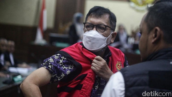 Eks Pejabat MA Zarof Ricar Hadapi Sidang Dakwaan Kasus Suap Ronald Tannur Mantan pejabat Mahkamah Agung (MA) Zarof Ricar menjalani sidang perdana terkait problem prasangka suap dan gratifikasi atas pemberian vonis bebas terhadap terpidana pembunuhan Ronald Tannur pada 2024 di Pengadilan Tindak Pidana Korupsi (Tipikor) Jakarta, Senin (10/2/2025).