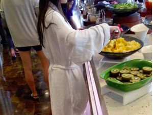 Etiket Sarapan di Hotel: Dilarang Pakai Sendal dan Piyama Etiket Sarapan di Hotel: Dilarang Pakai Sendal dan Piyama