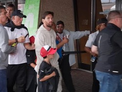 Video: Messi Nonton Super Bowl, Ditemani Sergio Busquets hingga Luis Suarez