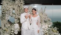 8 Potret Angga Yunanda & Shenina Cinnamon Menikah, Baju Pengantin Adat Minang