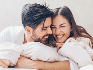 5 Detail Kecil dari Wanita yang Terkesan Sepele, Ternyata Diperhatikan Pria 5 Detail Kecil dari Wanita yang Terkesan Sepele, Ternyata Diperhatikan Pria
