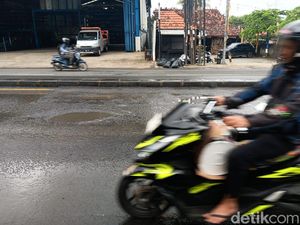 Jalan Rusak di Parung-Ciputat Sering Diperbaiki, Tak Sampai Sehari Rusak Lagi
