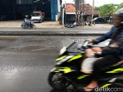 Jalan Rusak di Parung-Ciputat Sering Diperbaiki, Tak Sampai Sehari Rusak Lagi