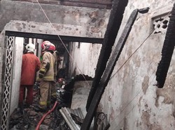 Si Jago Merah Lalap Rumah di Pacar Keling Surabaya