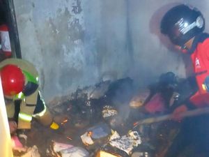 Rumah di Blitar Kebakaran, Uang Tunai Rp 100 Juta Ludes Terbakar Rumah di Blitar Kebakaran, Uang Tunai Rp 100 Juta Ludes Terbakar