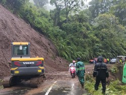 Longsor di Ngadas Malang Hambat Kepulangan Wisatawan Bromo