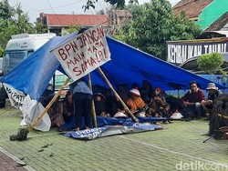 Buntut Polemik Tanah Moyang, Warga Pundenrejo Kemah di Kantor ATR/BPN Pati