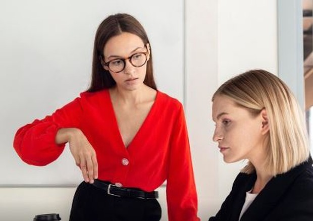 Membuat Anggota Tim Minder/Foto: Freepik.com/Freepik