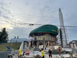 Menengok Pembangunan Masjid Berbentuk Baret di Pangandaran