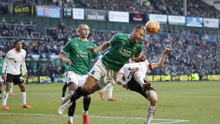 Plymouth Argyle Soccer Football - FA Cup - Fourth Round - Plymouth Argyle v Liverpool - Home Park, Plymouth, Britain - February 9, 2025 Plymouth Argyle's Nikola Katic in action with Liverpool's Diogo Jota Action Images via Reuters/Peter Cziborra