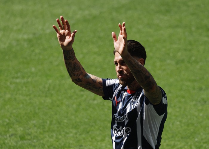 Soccer Football - Sergio Ramos is unveiled as new Monterrey player - Estadio BBVA, Monterrey, Mexico - February 9, 2025 New Monterrey player Sergio Ramos on the pitch waves to fans REUTERS/Daniel Becerril     TPX IMAGES OF THE DAY