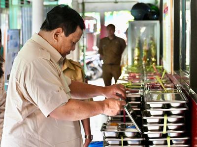 Momen Prabowo Tinjau Makan Bergizi Gratis di Bogor