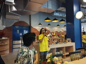 Hotel di Manggarai Punya Restoran Baru Berkonsep Stasiun Kereta