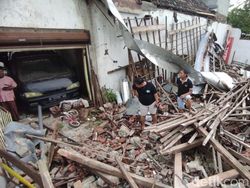 69 Rumah dan Bangunan Rusak Diterpa Angin Kencang di Pasuruan