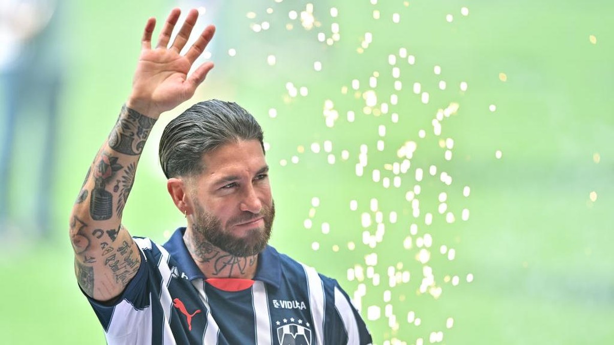 Sergio Ramos mengenakan seragam Monterrey. Foto: Getty Images/Azael Rodriguez