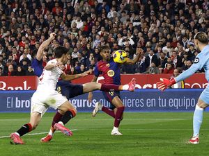 Klasemen Liga Spanyol: Barcelona Bayangi Atletico dan Real Madrid