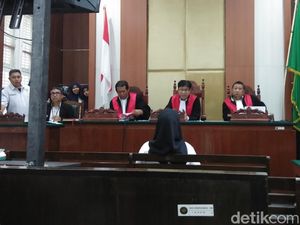 Riuh Sidang Calo Akpol Rp 4,9 M gegara Fatmasari Hanya Dituntut 4 Tahun Bui Riuh Sidang Calo Akpol Rp 4,9 M gegara Fatmasari Hanya Dituntut 4 Tahun Bui