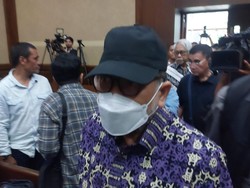 Makelar Kasus MA Didakwa Terima Rp 915 M dan 51 Kg Emas, Ini Rinciannya