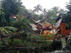 Longsor Terjang 3 Rumah di Gattareng Toa Soppeng-Putus Akses Antardesa