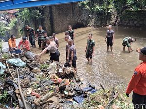 Prabowo Pergoki Sungai Ini Banyak Sampah, Pembersihan Langsung Dilakukan Prabowo Pergoki Sungai Ini Banyak Sampah, Pembersihan Langsung Dilakukan