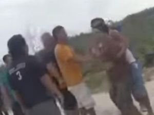 Truk Sopir yang Dianiaya gegara Dituding Maling Sawit di Siak Juga Dibakar Truk Sopir yang Dianiaya gegara Dituding Maling Sawit di Siak Juga Dibakar